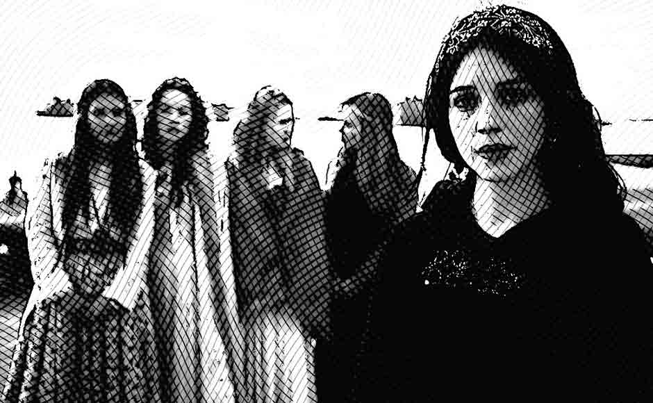 Reign, onanismo en la escalera