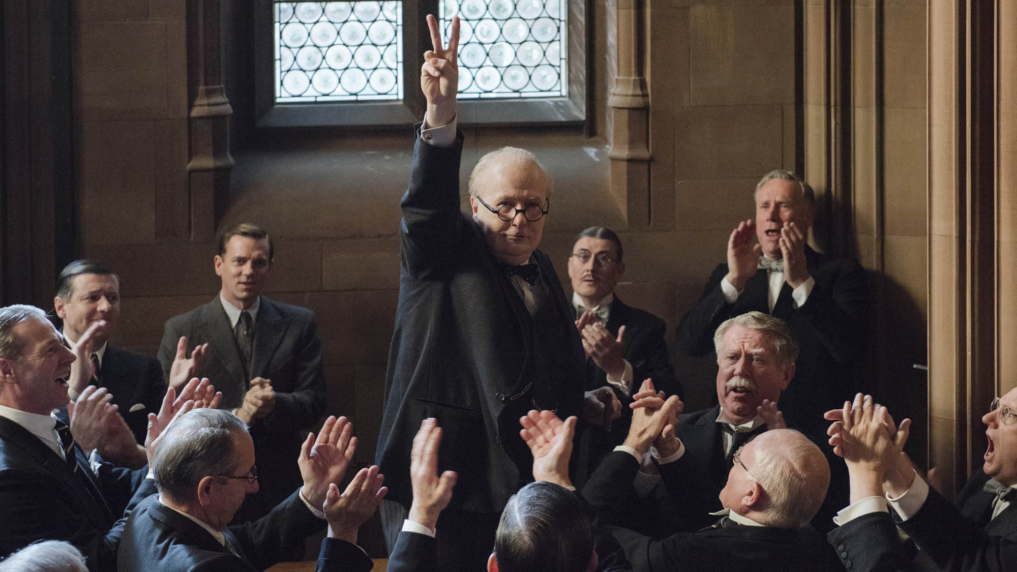 El instante más oscuro: antes la guerra